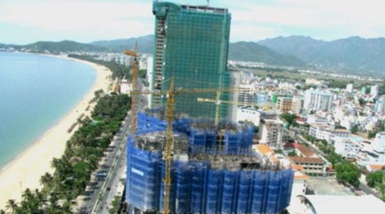 Phat-trien-nong-BDS-tai-Nha-Trang_Con-dao-2-luoi-gay-nhieu-thi-truong-1